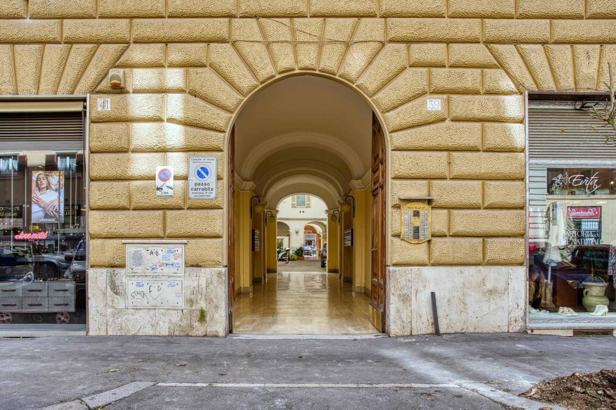 Clausim Domus: New Brightful Flat Next To The Vatican Appartement *